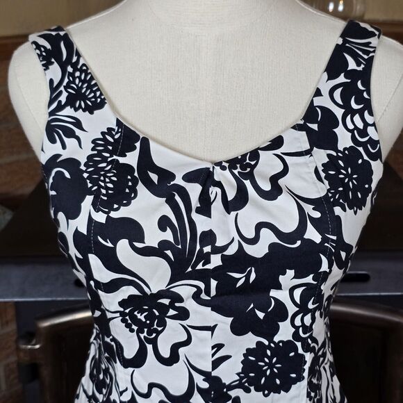 Jessica Howard Dresses & Skirts - Jessica Howard Fit and Flare Dress with Black & White Floral Design Size 4P